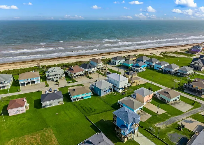 3Br - Amazing Game Room, Steps To Beach, Firepit